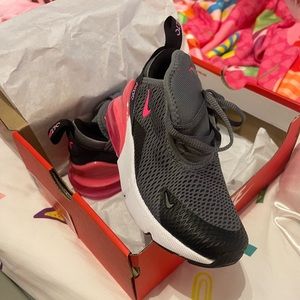 Brand new kids Nike 270s